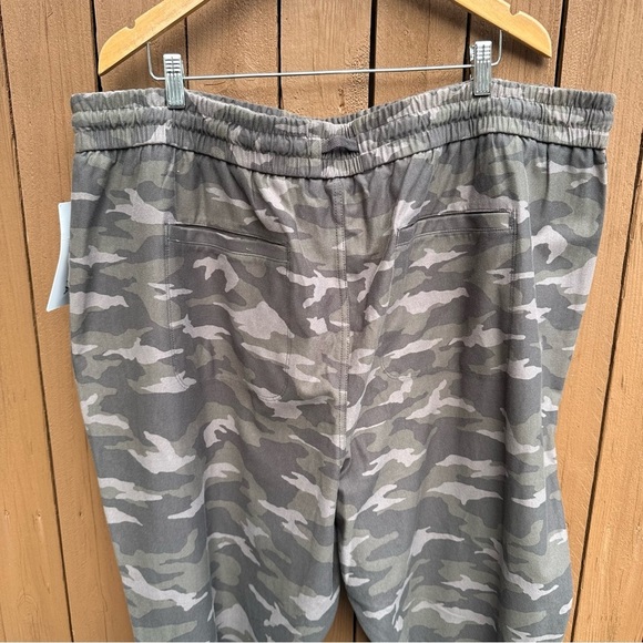 Athleta | Plus Size 26 Camo Farallon Joggers NWT - Picture 7 of 8